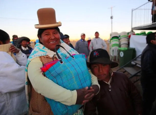 I boliviani venuti a ricevere Papa Francesco |  | Alan Holdren CNA