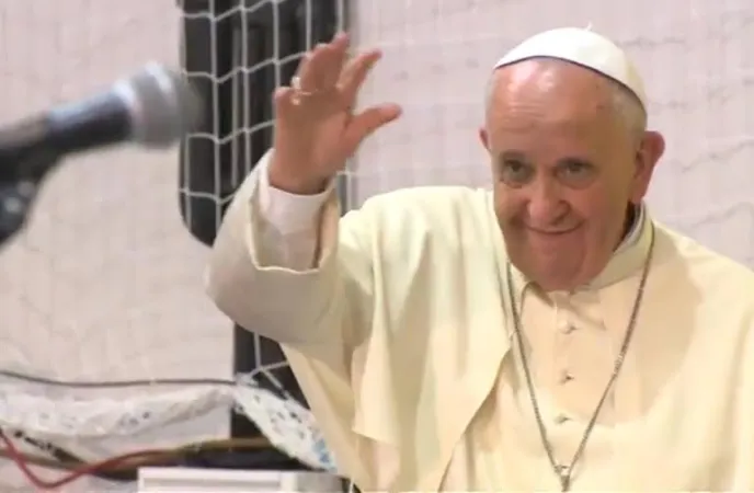 Papa Francesco saluta i giovani di Sarajevo |  | CTV