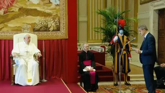 Il Papa: "I diaconi non sono mezzi preti, né chierichetti di lusso"