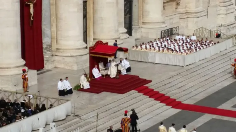 Il Papa presiede la Messa di canonizzazione |  | Aci group