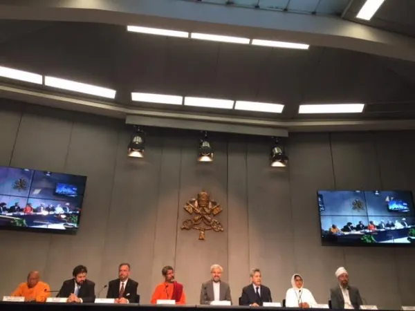 Il briefing con i rappresentanti delle religioni non cristiane |  | Marco Mancini - Acistampa