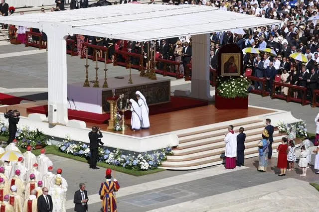 Il Papa presiede la Messa di canonizzazione di Madre Teresa di Calcutta |  | Aci Group 