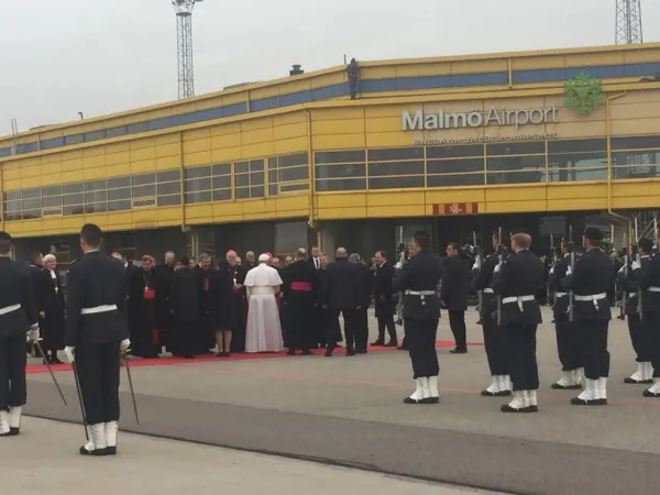 Il Papa all'aeroporto di Malmo |  | Angela Ambrogetti ACI Stampa