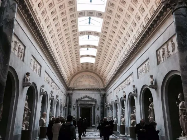 Il Braccio Nuovo dei Musei Vaticani  |  | Acistampa