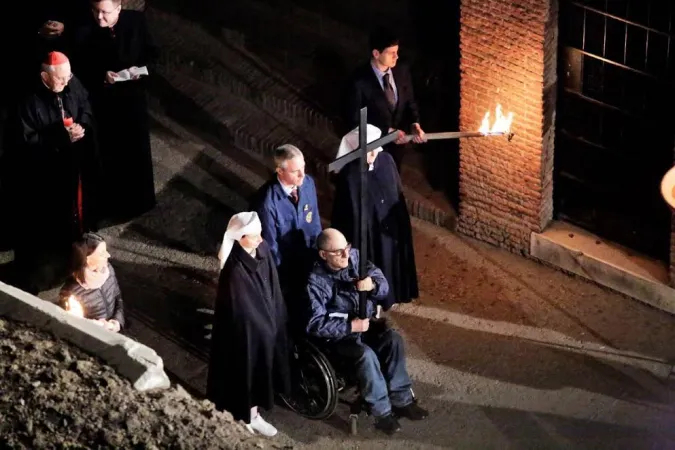 Il Papa presiede la Via Crucis al Colosseo |  | Lucia Ballester CNA
