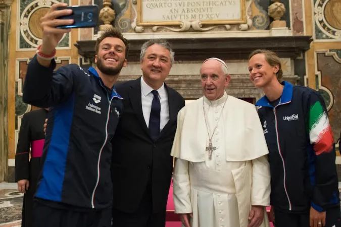 Il Papa con i nuotatori Paltrinieri e Pellegrini |  | L'Osservatore Romano ACI Group