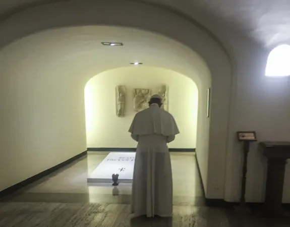 Papa Francesco visita la tomba del Beato Paolo VI |  | L'Osservatore Romano, ACI Group