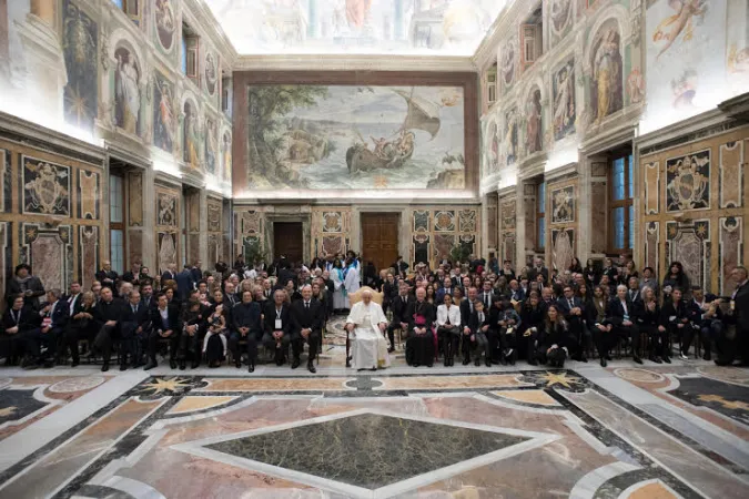 Papa Francesco e gli artisti del Concerto di Natale |  | L'Osservatore Romano, ACI group