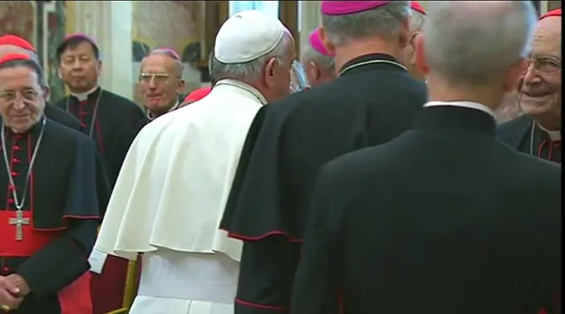 Il Papa saluta i presenti  |  | CTV