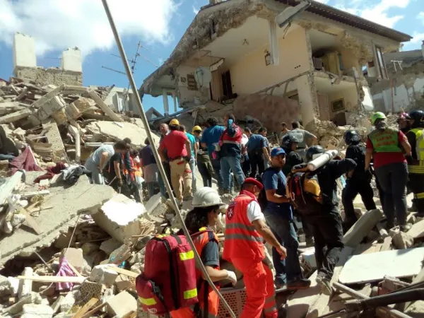 Gli operatori dello SMOM sui luoghi del terremoto  |  | SMOM
