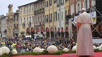 Il Papa a Cesena in Piazza del Popolo spiega cosa deve fare un buon governo