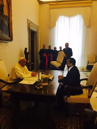 Papa Francesco e il Presidente del Camerun |  | Veronica Giacometti, ACI Stampa