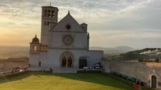 "Prega per il mio caro”, l'iniziativa online della CEI e dei frati di Assisi