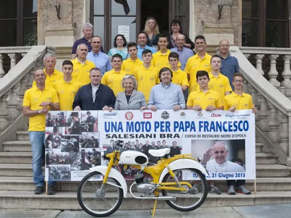 La motocicletta donata al Papa |  |  CFP di Bra (Cuneo)
