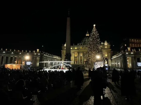 Natale a piazza San Pietro | Albero e Presepe 2020 in Piazza San Pietro | Daniel Ibanez / ACI Group