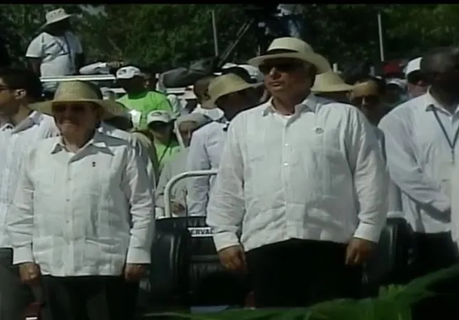 Il presidente Castro assiste alla messa del Papa a Holguin |  | CTV