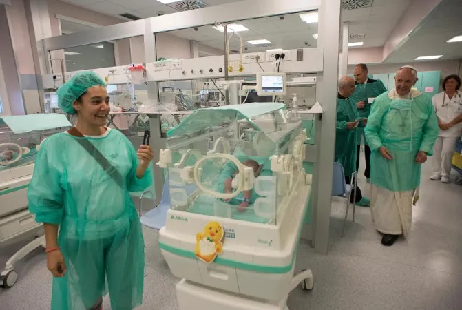 Il Papa al reparto neonatale del Policlinico Gemelli |  | Osservatore Romano