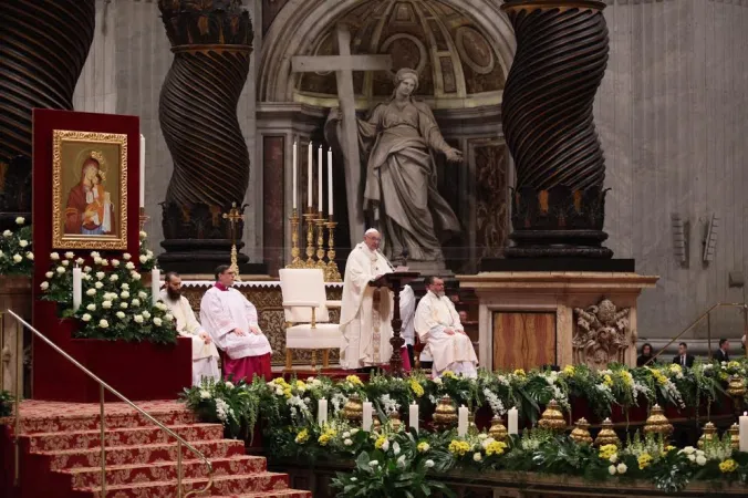 Il Papa presiede la Messa per la XXI Giornata Mondiale della Vita Consacrata |  | Daniel Ibanez CNA