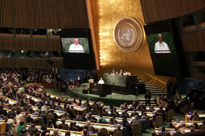 L'Assemblea Generale ascolta il Papa |  | Alan Holdren CNA