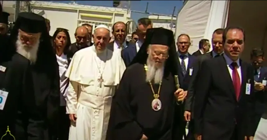 Il Papa, l'arcivescovo ortodosso di Atene e il Patriarca di Costantinopoli al campo di Moira |  | CTV