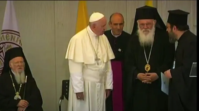 Il Papa, l'arcivescovo ortodosso di Atene e il Patriarca di Costantinopoli al campo di Moira |  | CTV
