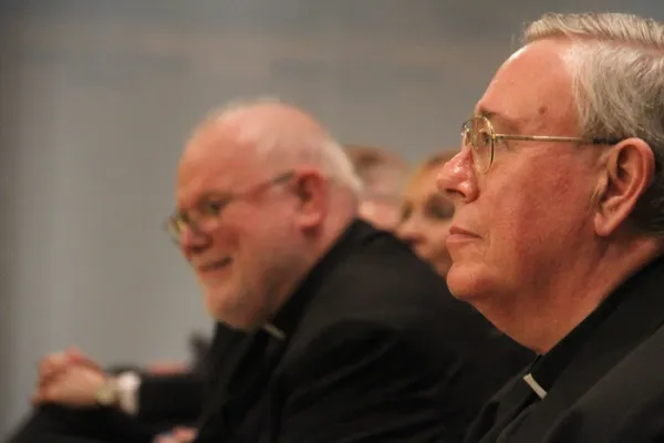 L'arcivescovo Jean Claude Hollerich, nuovo presidente del COMECE. Sullo sfondo, il Cardinale Reinhard Marx, presidente uscente / COMECE