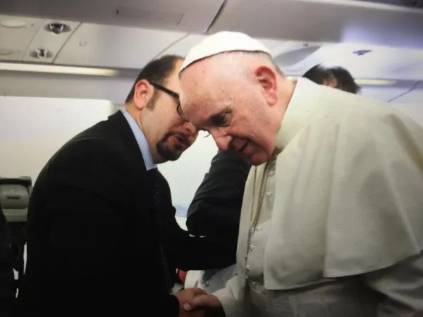 Papa Francesco sul volo per il Messico |  | Alan Holdren CNA