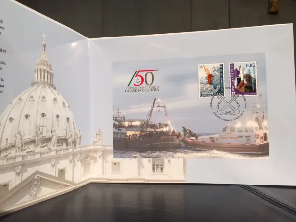 Il folder del Vaticano per i 150 anni della Guardia Costiera | Il folder del Vaticano per i 150 anni della Guardia Costiera | Daniel Ibanez/CNA