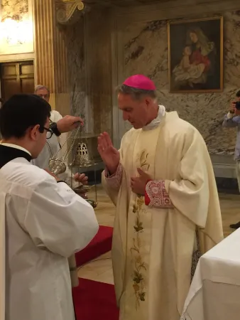 Il Prefetto della Casa Pontificia celebra a Sant' Anna |  | 