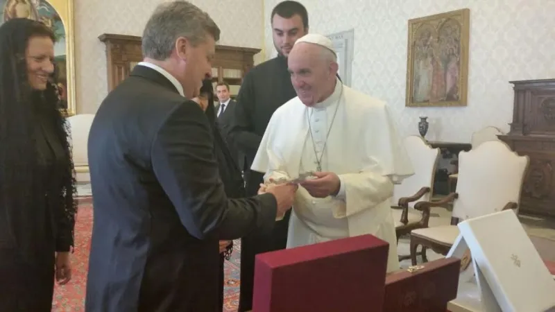 Papa Francesco e il presidente Ivanov | Papa Francesco e il presidente Ivanov al momento dello scambio dei doni  | Martha Calderon / ACI Group