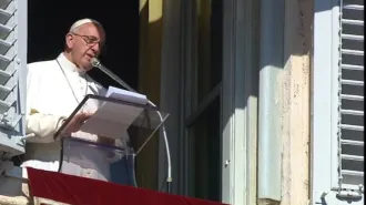 Il Papa ricorda i "Santi della porta accanto" e prega per la Rep. Centroafricana