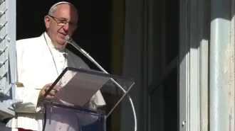 Il Papa: "La logica mondana poggia sull'ambizione, quella cristiana sull'amore"