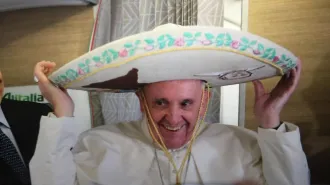 Il Papa in volo per il Messico, stasera l'incontro con Kirill