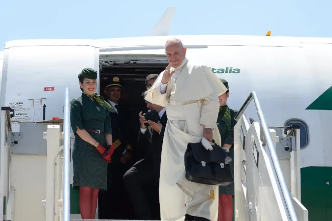 Il Papa in uno dei suoi viaggi |  | L'Osservatore Romano foto
