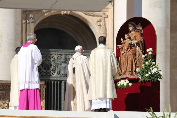 Papa Francesco canonizza sette Beati |  | Martha Calderon CNA