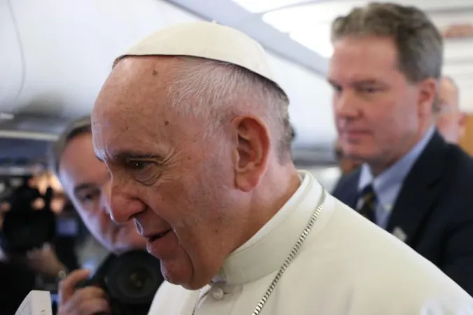 Papa Francesco a bordo del volo papale |  | Edward Pentin Aci Group