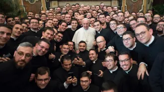 Ricordi e consigli nei racconti personali del Papa ai seminaristi pugliesi