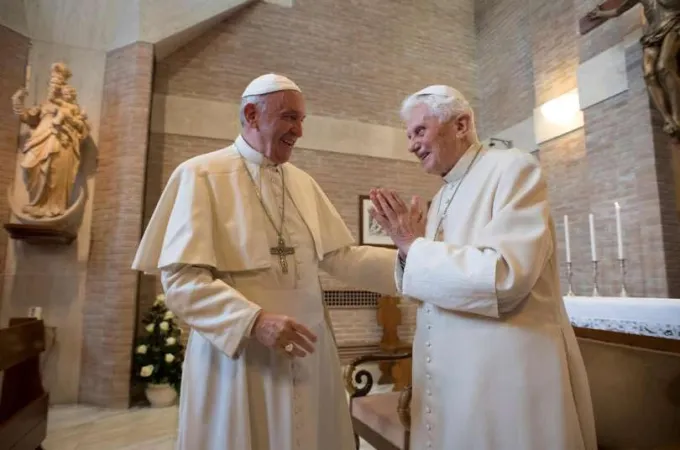 L'incontro natalizio dello scorso anno tra Francesco e Benedetto XVI |  | L'Osservatore Romano - ACI Group