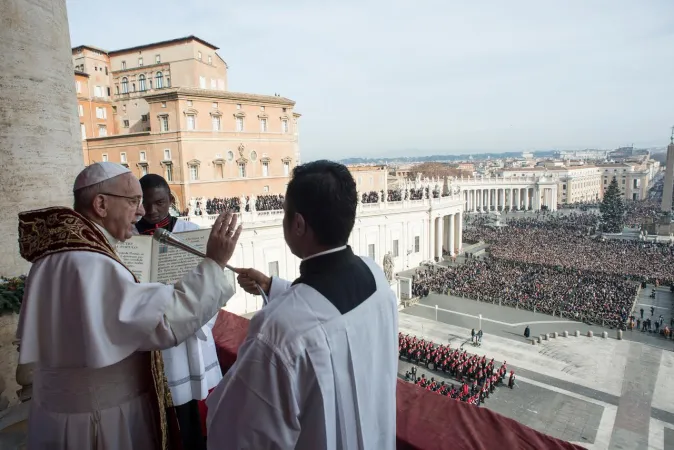 Il Papa imparte la Benedizione Urbi et Orbi |  | L'Osservatore Romano - ACI Group