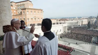 Natale, il grido di pace Urbi et Orbi di Papa Francesco