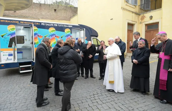 Papa Francesco benedice i camper |  | L'Osservatore Romano, ACI Group