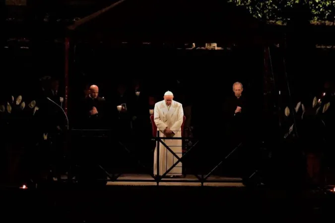 Il Papa presiede la Via Crucis al Colosseo |  | Lucia Ballester CNA