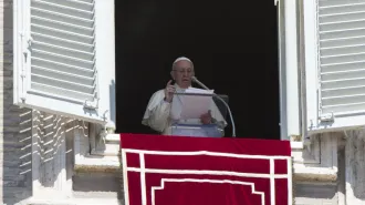 Il Papa ricorda Fatima, poi saluta le mamme: "attenzione concreta a vita e maternità"