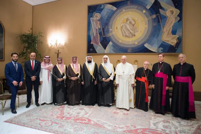 Papa Francesco con Muhammad al- Issa, Segretario Generale della Lega Musulmana Mondiale (LMM), accompagnato da una Delegazione. |  | L'Osservatore Romano, ACI Group