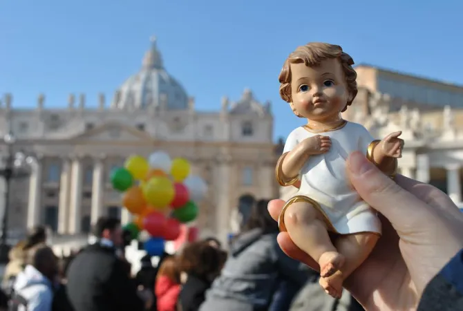Benedizione dei bambinelli in Piazza San Pietro |  | OR