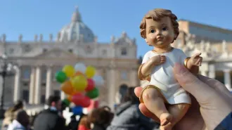 Torna la benedizione dei Bambinelli in Piazza San Pietro