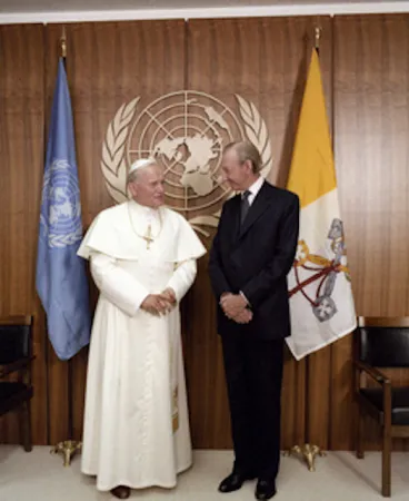 Giovanni Paolo II e il Segretario delle Nazioni Unite Kurt Wladheim nel 1979 al Palazzo di Vetro  |  | ONU