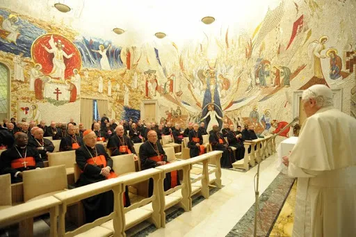 Gli esercizi spirituali quando si svolgevano in Vaticano nella cappella Redemptoris Mater |  | Vatican Media 