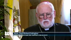 L'arcivescovo Paul Richard Gallagher ai microfoni del TG1 / Rai / You Tube