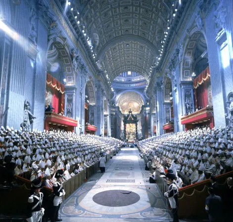 Concilio Vaticano II | Una sessione del Concilio Vaticano II, durante il quale fu promulgata la Nostra Aetate | nds.lasolitude